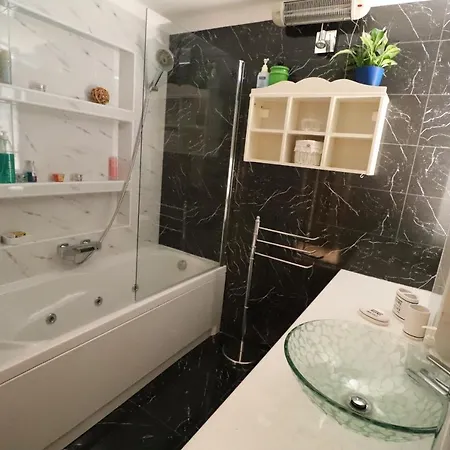 Deluxe Apartement With Private Small Pool Appartement