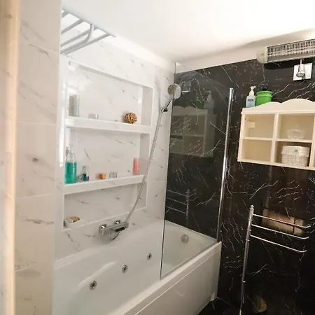 Deluxe Apartement With Private Small Pool * 빌라모라